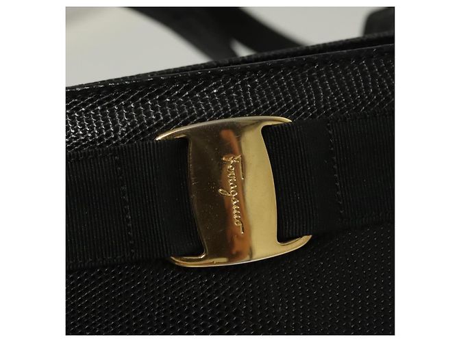 Borsa Tote Vala in pelle nera e oro Salvatore Ferragamo Auth 131008 Nero D'oro - vista 14