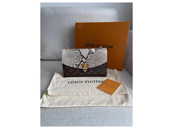 Louis Vuitton Saint-Placide in Python Marrone - vista 2