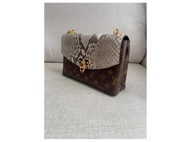 Louis Vuitton Saint-Placide in Python Marrone - vista 3