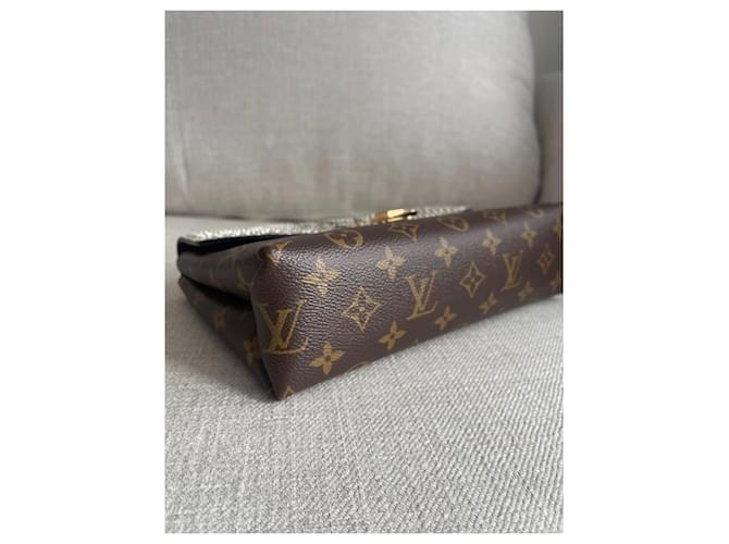 Louis Vuitton Saint-Placide in Python Marrone - vista 6