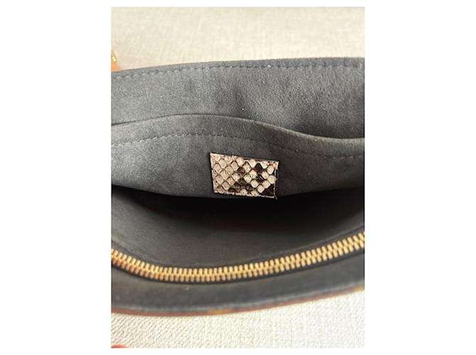 Louis Vuitton Saint-Placide in Python Marrone - vista 8