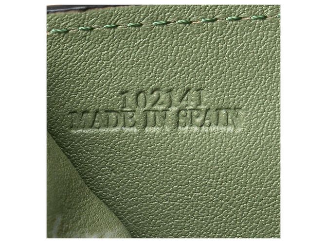 Cartera Trifold Anagram Loewe en cuero de ternera verde - vista 10