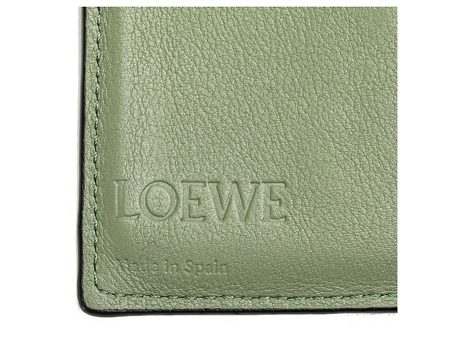 Cartera Trifold Anagram Loewe en cuero de ternera verde - vista 9