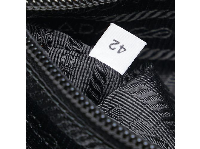 Bolso Triángulo Logo Re-Nylon de Prada Vera Negro - vista 11