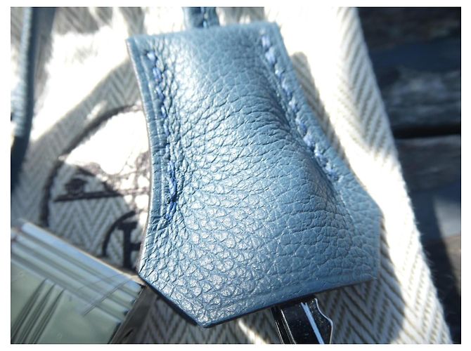Clochette, tirador y candado Hermès nuevo de cuero togo azul con bolsa de polvo Plata - vista 4