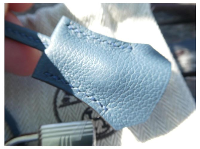 Clochette, tirador y candado Hermès nuevo de cuero togo azul con bolsa de polvo Plata - vista 6