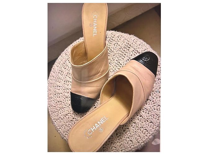 Chanel-Pumps in den ikonischen Farben der Marke Beige - Ansicht 6