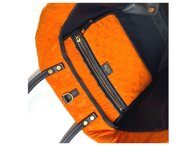 Borsa a spalla Scuba MM della linea Cruise Louis Vuitton M92803 Arancione - vista 11