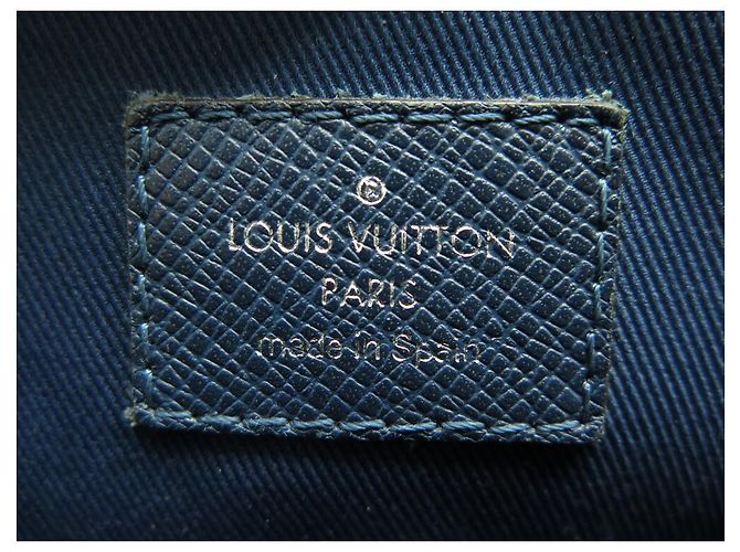 BORSA MESSENGER LOUIS VUITTON ANTON PM M34409 IN PELLE TAIGA Blu - vista 11