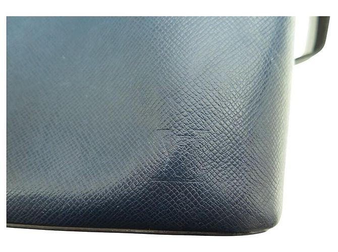 BORSA MESSENGER LOUIS VUITTON ANTON PM M34409 IN PELLE TAIGA Blu - vista 15