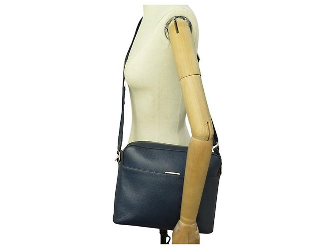 BORSA MESSENGER LOUIS VUITTON ANTON PM M34409 IN PELLE TAIGA Blu - vista 8