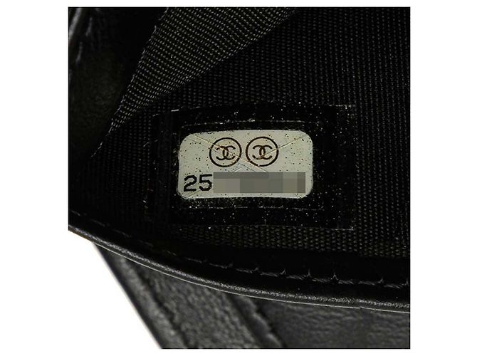 Portafoglio lungo in caviar Chanel Boy Nero - vista 10