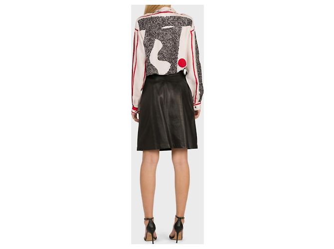 Top Céline, modelo Línea Gráfica Negro Blanco Roja - vista 5
