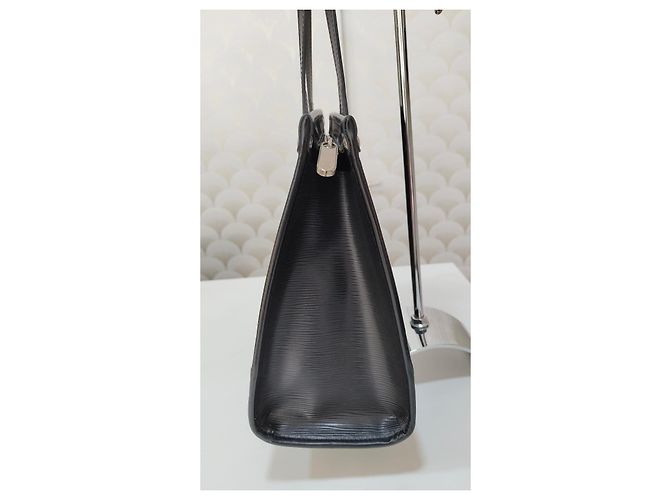 Borsa Louis Vuitton Madeleine in pelle Épi nera Nero - vista 2