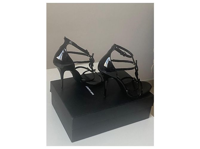 Sandali con tacco a spillo Yves Saint Laurent Cassandra nero vernice - vista 4