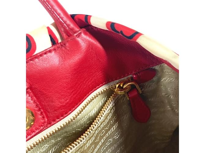 Tote Prada Herz-Logo-Handtasche Weiß Rot - Ansicht 16