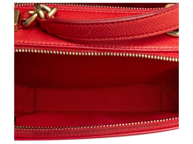 Camera Chanel Rote kleine gesteppte Kaviar-Handtasche mit Obergriff - Ansicht 4