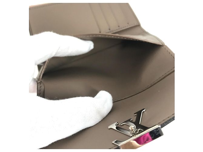 Billetera plegable Taurillon Louis Vuitton Rosa - vista 12