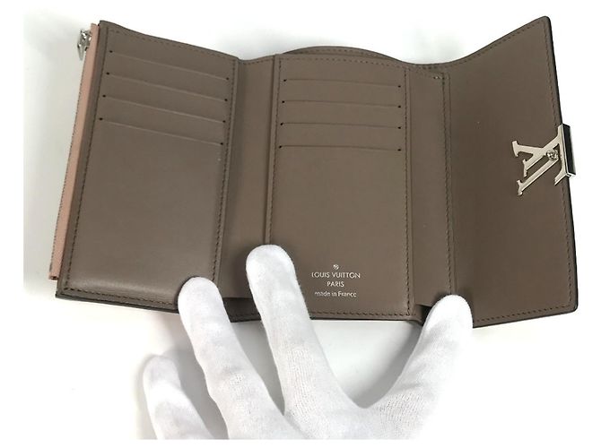 Billetera plegable Taurillon Louis Vuitton Rosa - vista 9