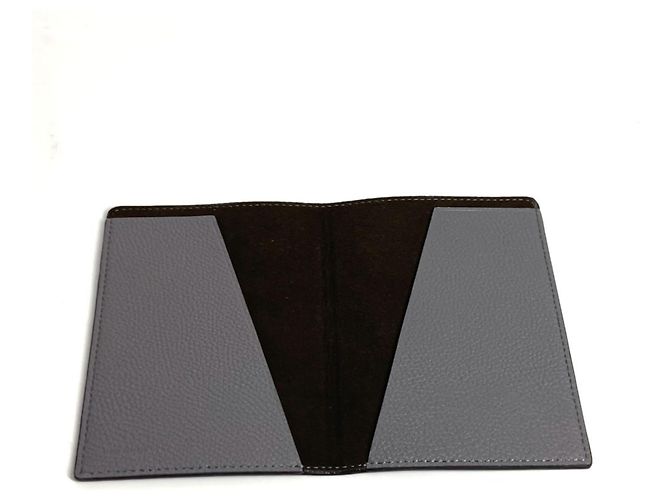 Fendi graue Leder-Passhülle Braun - Ansicht 10