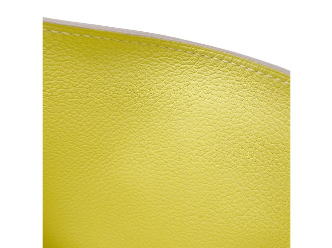 Billetera Compacta Constance de Hermès en Lima Dorado - vista 10