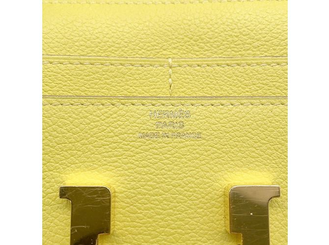Billetera Compacta Constance de Hermès en Lima Dorado - vista 13