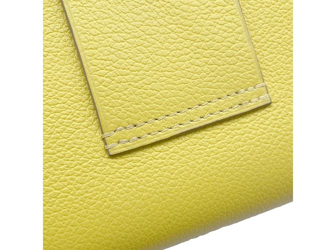 Billetera Compacta Constance de Hermès en Lima Dorado - vista 8