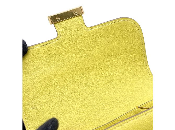 Billetera Compacta Constance de Hermès en Lima Dorado - vista 9