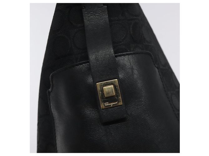 Borsa a spalla Salvatore Ferragamo in tela nera e oro Auth BA3569 Nero D'oro - vista 17
