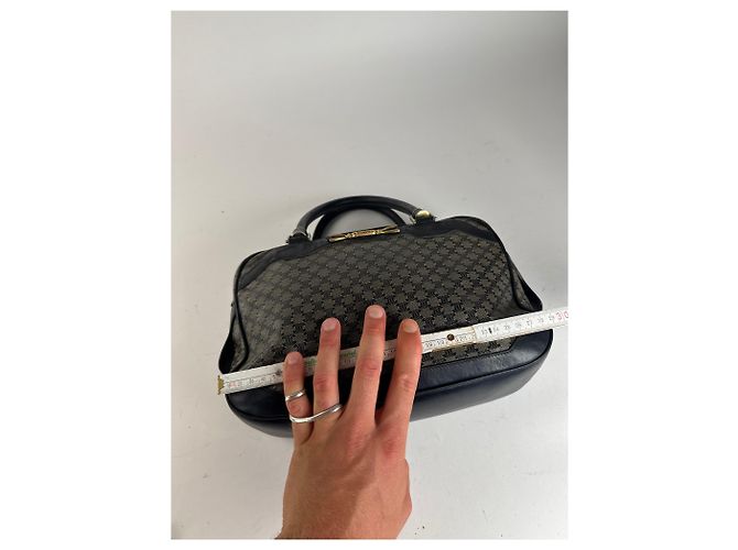 Céline Vintage Celine Paris Triomphe Monogramm Ledertasche Grau - Ansicht 12