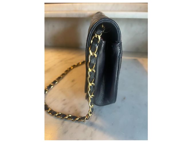 Bolso Chanel Timeless media luna en cuero de cordero azul marino - vista 6