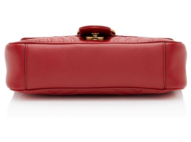 Borsa a tracolla media GG Marmont in pelle Matelassé Gucci Rosso - vista 4