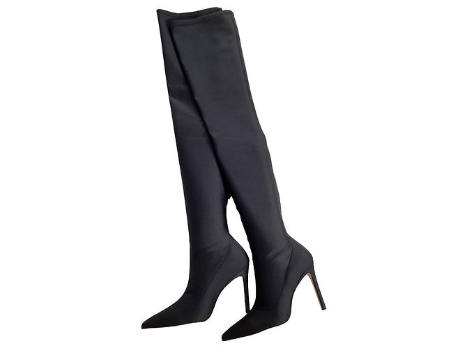 Stivali alti Ultrastuart 100 in satin nero di Stuart Weitzman - vista 2
