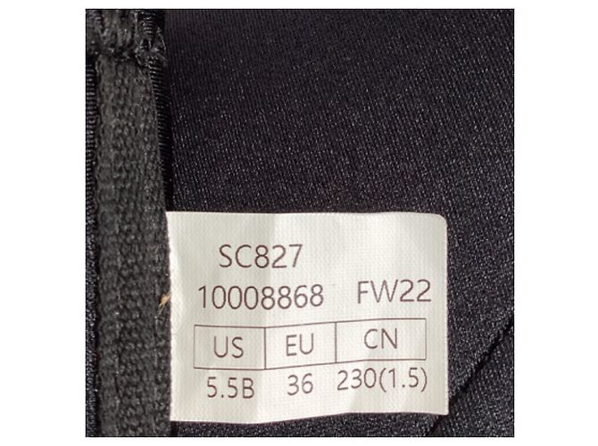 Stivali alti Ultrastuart 100 in satin nero di Stuart Weitzman - vista 3