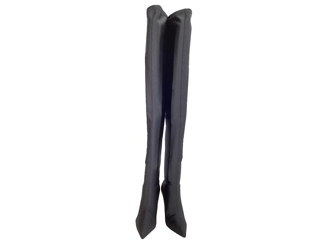 Stivali alti Ultrastuart 100 in satin nero di Stuart Weitzman - vista 6