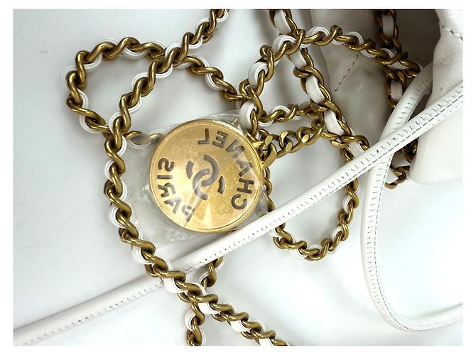 Bolsa transversal Chanel 22 Mini em couro de bezerro brilhante acolchoado branco - vista 8