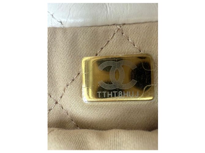 Bolsa transversal Chanel 22 Mini em couro de bezerro brilhante acolchoado branco - vista 9