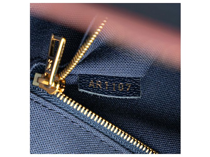 Louis Vuitton Blu Epi Vaneau MM - vista 6