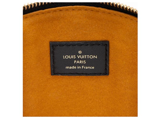 Borsa a Spalla Coussin MM in Pelle di Agnello Embossed Monogram Louis Vuitton Nero - vista 7