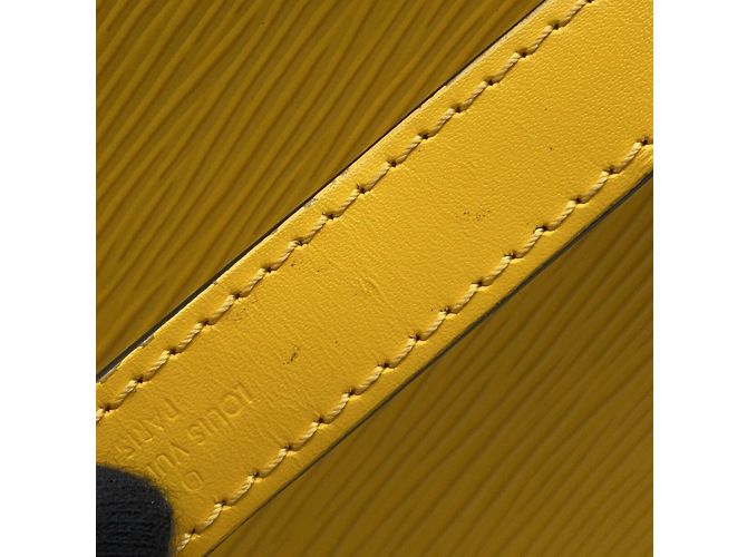 Mini Alma Epi Schultertasche von Louis Vuitton Golden - Ansicht 13