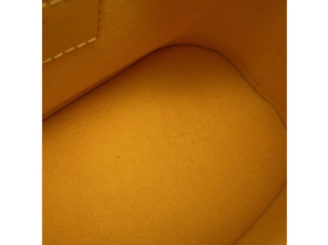 Mini Alma Epi Schultertasche von Louis Vuitton Golden - Ansicht 7