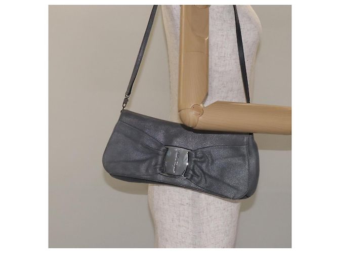 Borsa a Spalla Vala in Camoscio Grigio Argento di Salvatore Ferragamo Auth BA3518 Marrone - vista 20