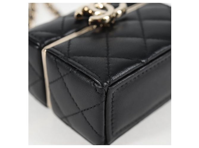 CHANEL Borsa a Spalla Matelassé con Catena in Pelle di Agnello Nera Oro CC Auth 127743SM Nero D'oro - vista 14