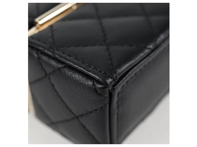 CHANEL Borsa a Spalla Matelassé con Catena in Pelle di Agnello Nera Oro CC Auth 127743SM Nero D'oro - vista 16