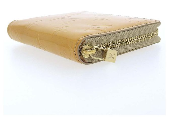 Cartera Bloom Monogram Vernis Louis Vuitton M91015 Beige - vista 7