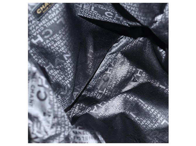 Girl Ragazza CHANEL Giacca Chanel Borsa a Spalla tweed Nero Bianco CC Auth 126244V - vista 10