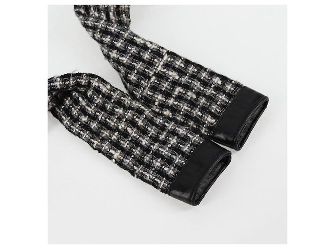 Girl Ragazza CHANEL Giacca Chanel Borsa a Spalla tweed Nero Bianco CC Auth 126244V - vista 14