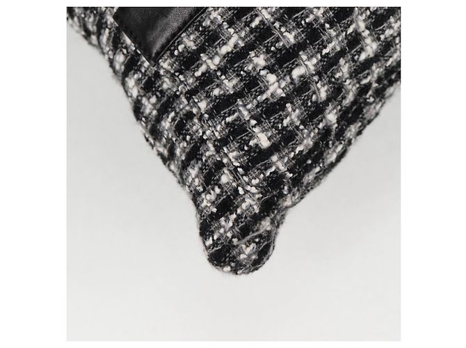 Girl Ragazza CHANEL Giacca Chanel Borsa a Spalla tweed Nero Bianco CC Auth 126244V - vista 16