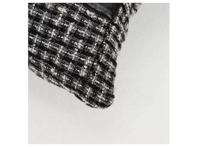 Girl Ragazza CHANEL Giacca Chanel Borsa a Spalla tweed Nero Bianco CC Auth 126244V - vista 17