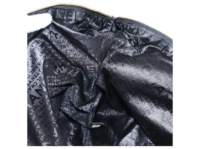 Girl Ragazza CHANEL Giacca Chanel Borsa a Spalla tweed Nero Bianco CC Auth 126244V - vista 24